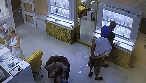Bilezik hırsızları yakalandı
