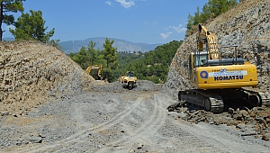 Büyükşehir dağları kırıp yol açıyor 