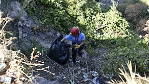 Falezler çöpten arındırıldı 