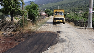 Finike’de yol  bakım çalışması