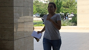 Geç kalan aday  kapıdan döndü