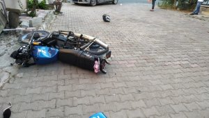 Manavgat'ta otomobil ile motosiklet çarpıştı: 1'i ağır 2 yaralı