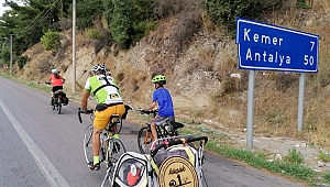 Pedal çeviren  ‘Küçük 1 Aile’