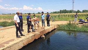 Polis çocukları  tek tek uyardı