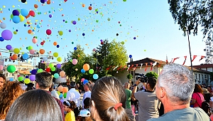 Sevgi dostluk  için 5 bin balon