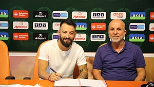 Siopis imzayı attı