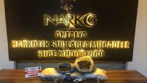 Antalya'da 4 buçuk kilo uyuşturucu ele geçirildi