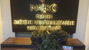 Antalya'da durdurulan araçtan 2 kilo 900 gram esrar çıktı