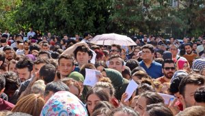 Antalya'da katiplik kuyruğu