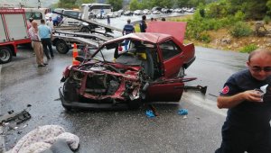 Antalya'da yolcu otobüsü ile otomobil çarpıştı: 1'i ağır 5 yaralı