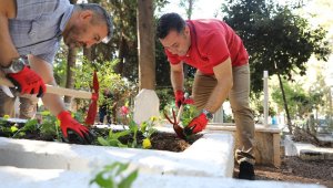 Başkan Yücel, şehit mezarlarını ziyaret etti
