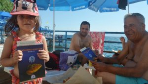 Falez plajlarında plastik atık bilgilendirmesi