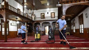 İbadethaneler bayram için temizlendi