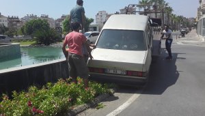 Otomobile çarpıp kaçtı: 1 yaralı