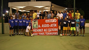 Öztürk’ün anısına efsaneler sahada