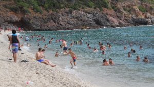 Sağanak yağmur altında deniz keyfi