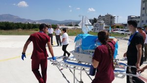 400 gram doğan prematüre bebek için ambulans helikopter havalandı