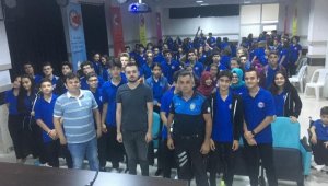 Antalya polisi liseli gençlere seminer verdi