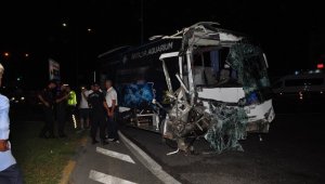 Antalya'da 12 kişinin yaralandığı kazada kırmızı ışık ihlali iddiası