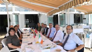 Başkan Esen, konsoloslarla bir araya geldi