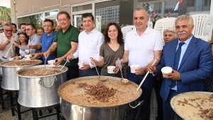 Başkan Semih Esen, aşure ikram etti