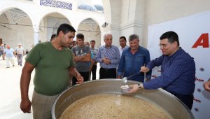 Başkan Tütüncü, aşure dağıttı