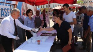 Büyükşehir'den Manavgat'ta aşure ikramı