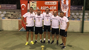 Efsanelerin turnuvasında  şampiyon ‘Şimşek’ler oldu