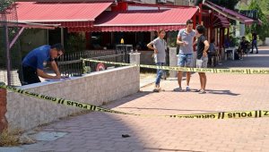 Kaldırımda bulunan kurusıkı tabanca polisi alarma geçirdi