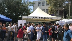 Kaş Belediyesi'nden Kınık'ta Aşure İkramı