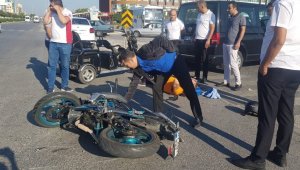 Kaskı olmayan motosiklet sürücüsü ölümden döndü