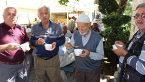 Kemer, Elmalı ve İbradı'da vatandaşlara aşure ikram edildi