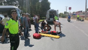 Komyonetin çarpıp 20 metre sürüklediği kasksız motosiklet sürücüsü ağır yaralandı