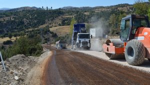 Korkuteli Güzle grup yolu asfaltlanıyor