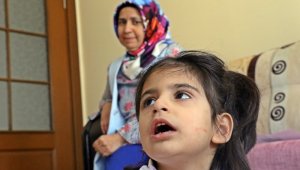 Minik Aysima büyüdükçe ölüme yaklaşıyor