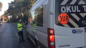 Okulun ilk gününde 19 okul servis aracına ceza verildi