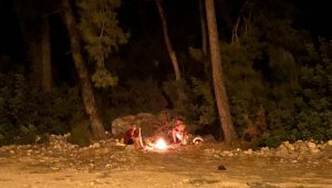 Ormanlık alanda yakılan ateş vatandaşları harekete geçirdi