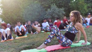 Özel çocuklara yoga kursu