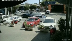 Polisten kaçan şüpheli, uyuşturucu dolu poşetle araçtan atladı