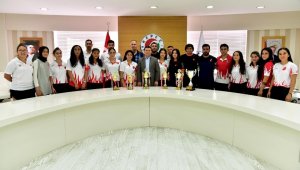 Tütüncü,genç güreşçileri ağırladı