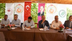 Vali Karaloğlu Manavgat'ta muhtarlarla buluştu