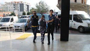 Alanya'da 2 kadın hırsızlık şüphelisine suçüstü