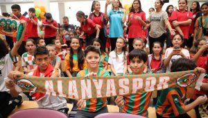 Alanyaspor öğrencilerle buluştu