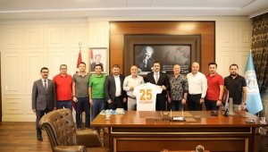 Alanyaspor'dan Rektör Kalan'a hayırlı olsun ziyareti