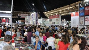 Antalya Kitap Fuarı'na yoğun ilgi