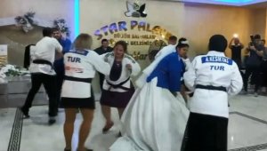 Antalya'da judo müsabakası gibi düğün