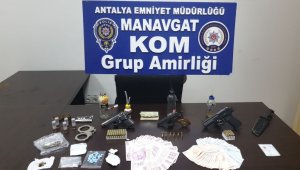 Antalya'da silah ve uyuşturucu operasyonu