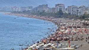 Antalya'nın dünyaca ünlü sahili ekim ayında tıklım tıklım doldu