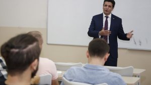 Başkan Genç, Bilim Üniversitesi'nde derse girdi