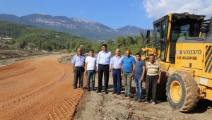 Başkan Ulutaş, yol çalışmalarını yerine inceledi